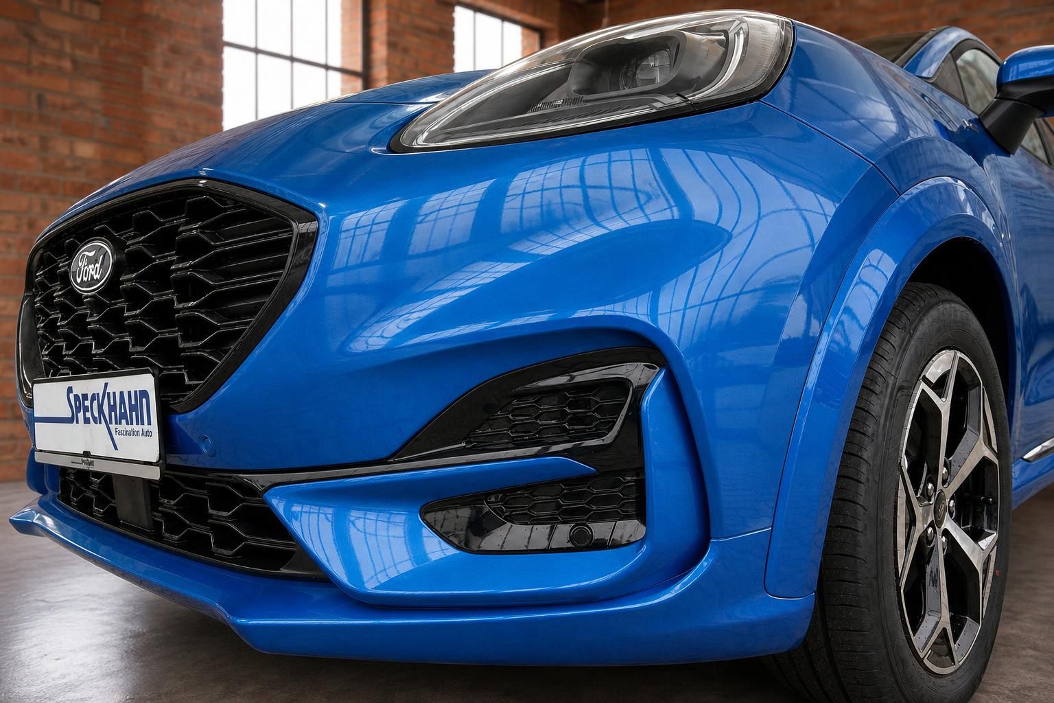 Ford Puma ST blau, Detailansicht vordere Stoßstange und Scheinwerfer