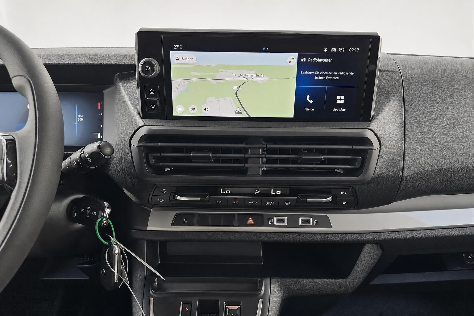 Opel Vivaro Infotainmentsystem mit Navigation im Detail