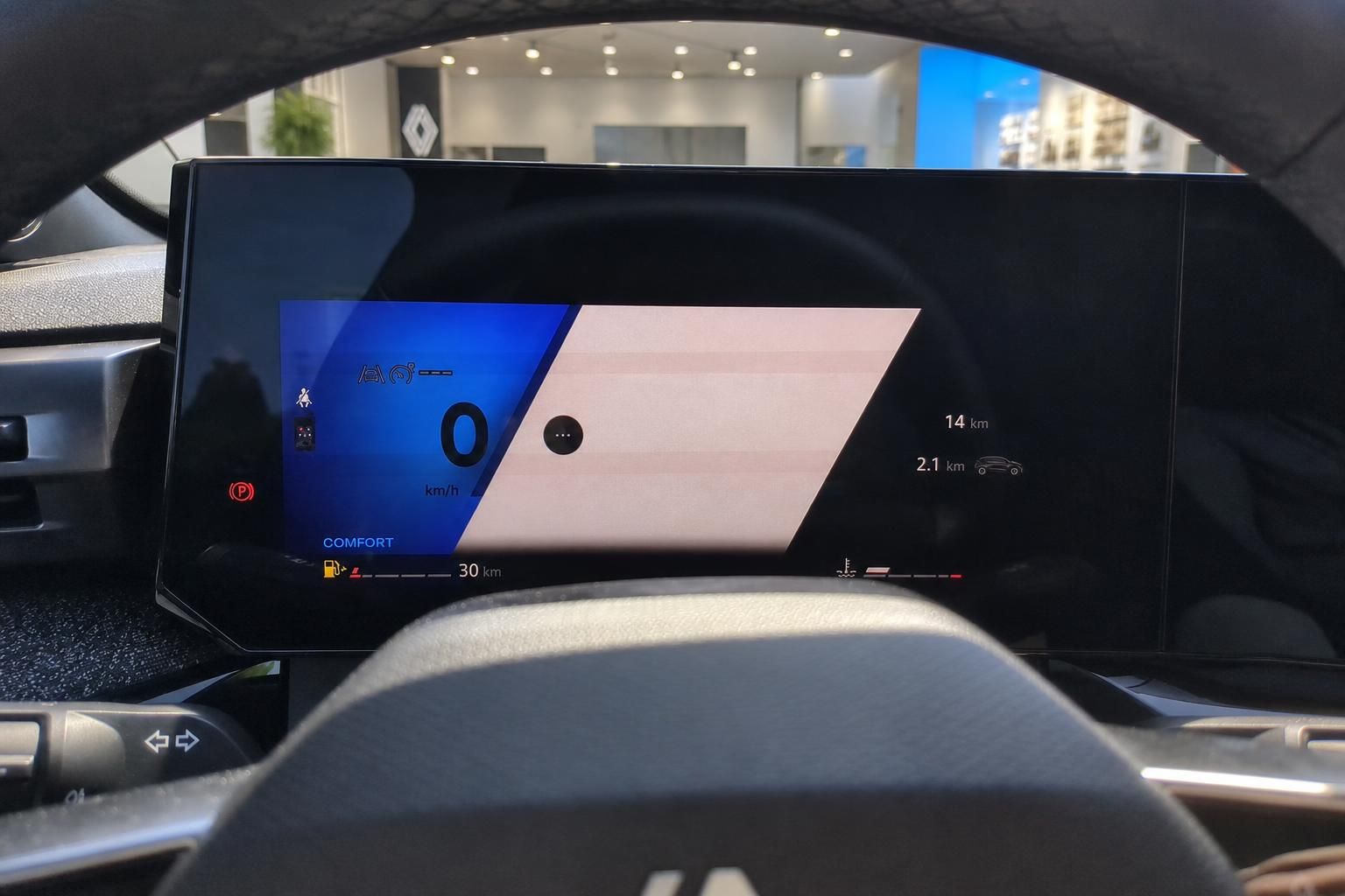 Cockpit-Anzeige mit Kombiinstrument und Fahrmodus Comfort im Neuwagen