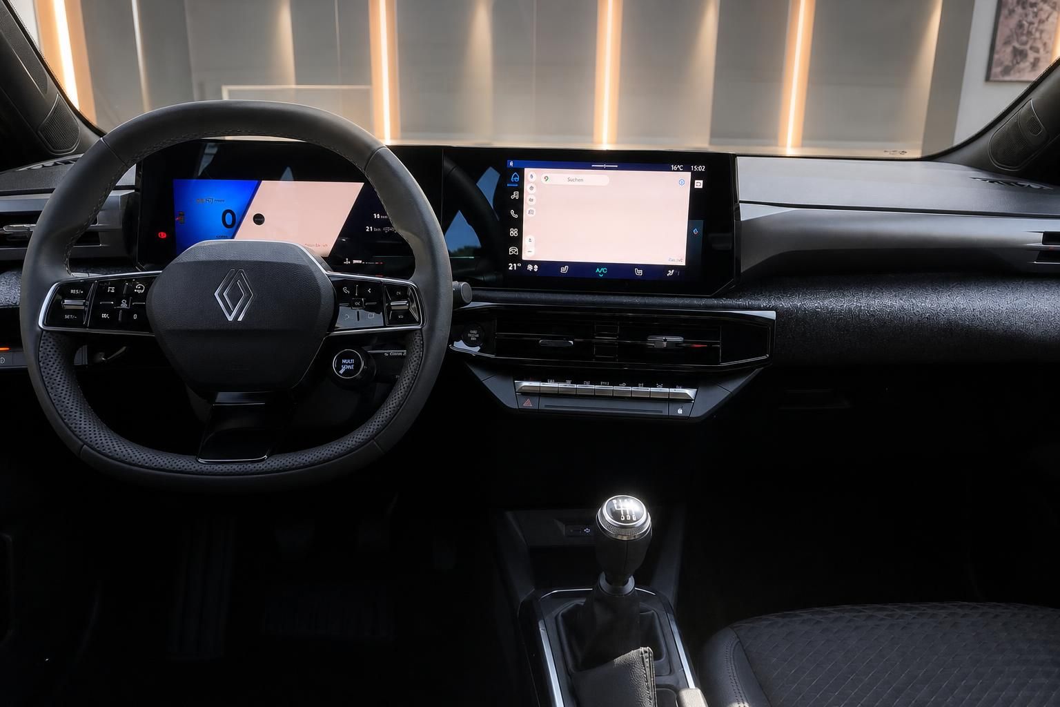 Renault Clio Innenraum Cockpit mit Lenkrad und Touchscreen-Display