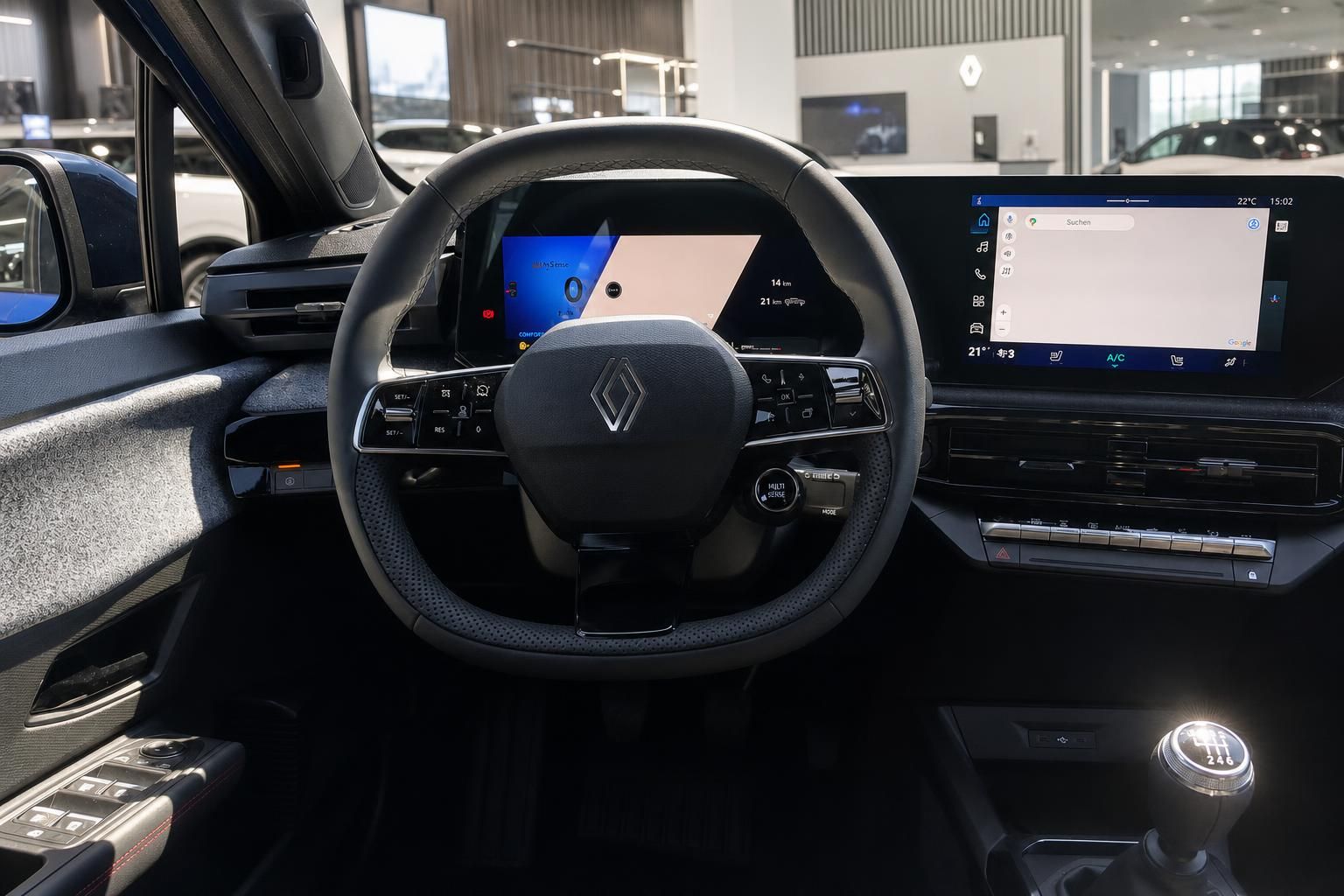 Renault Cockpit mit Lenkrad und digitalem Tacho im Autohaus