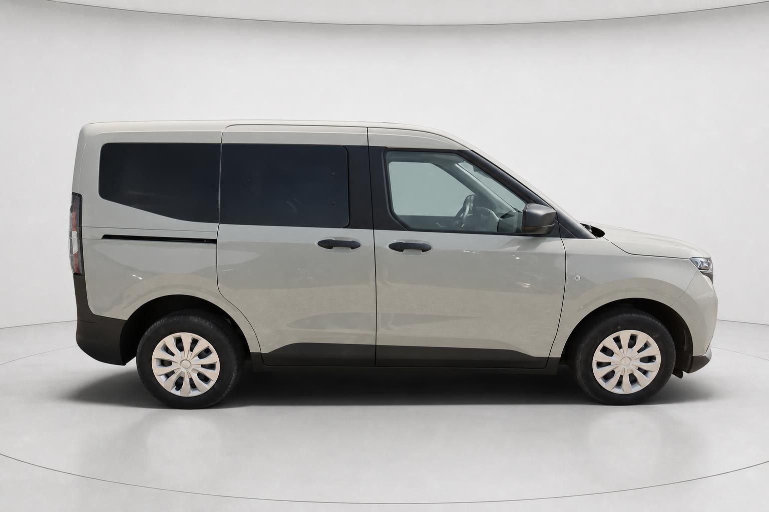 Ford Tourneo Courier beige, Seitenansicht im Studio