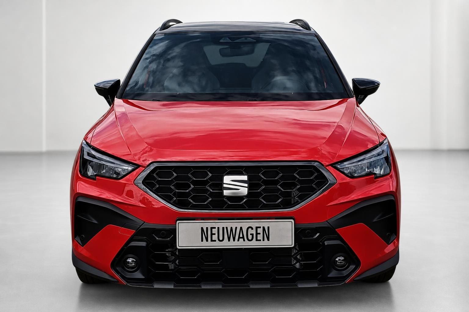 SEAT Arona rot Frontansicht mit schwarzem Kühlergrill und Dachreling