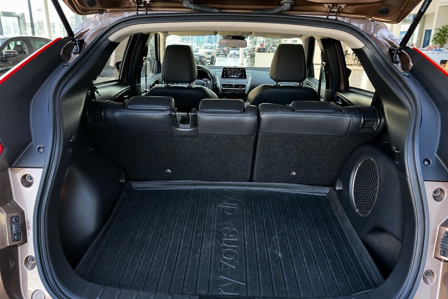 Mitsubishi Eclipse Cross Kofferraum mit umgeklappter Rueckbank