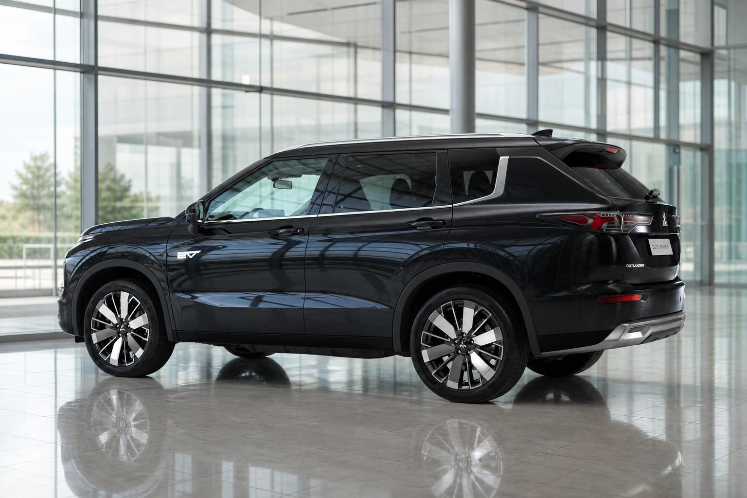 Mitsubishi Outlander schwarz Seitenansicht mit Alufelgen