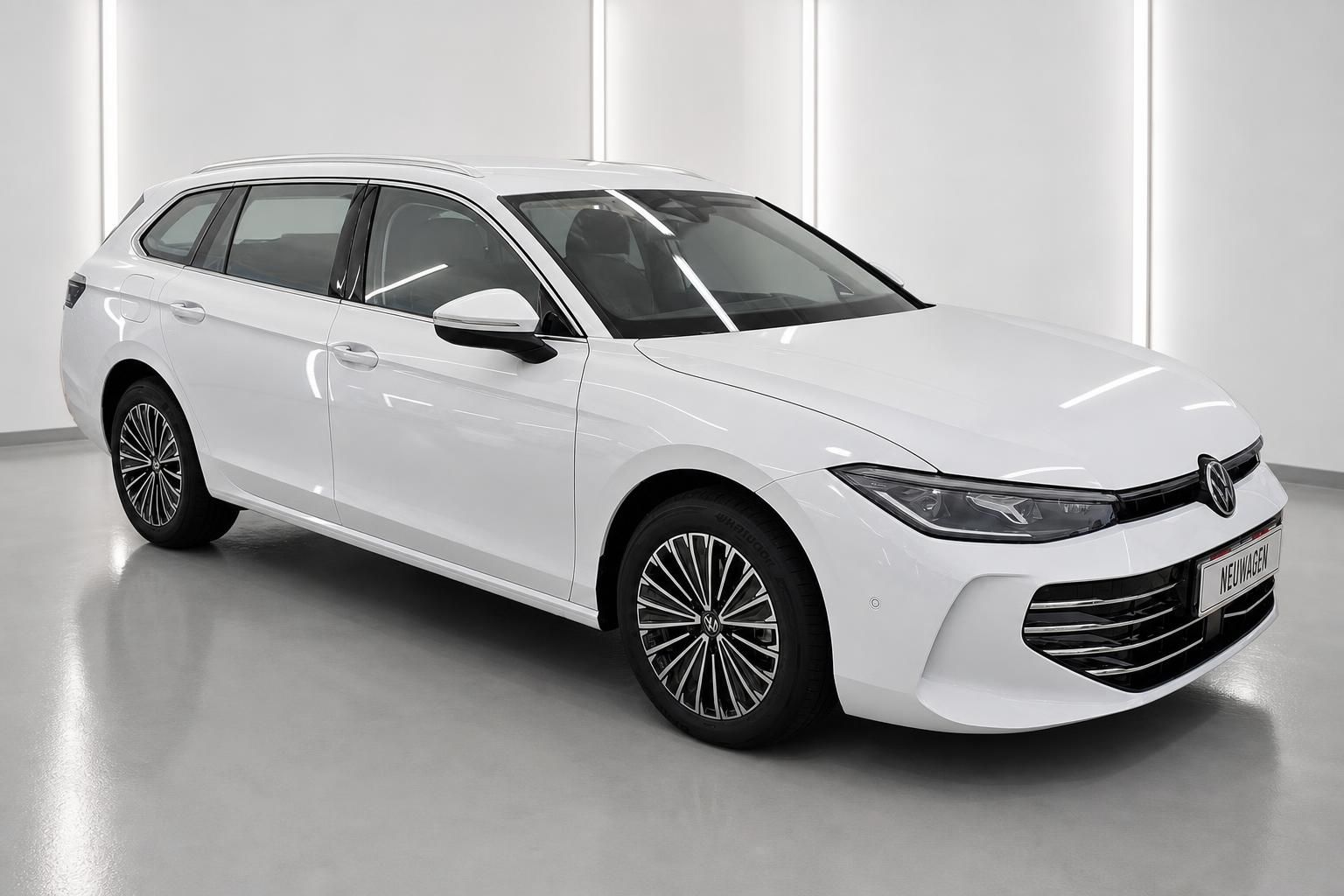 VW Passat Variant weiß Seitenansicht schräg vorne Neuwagen