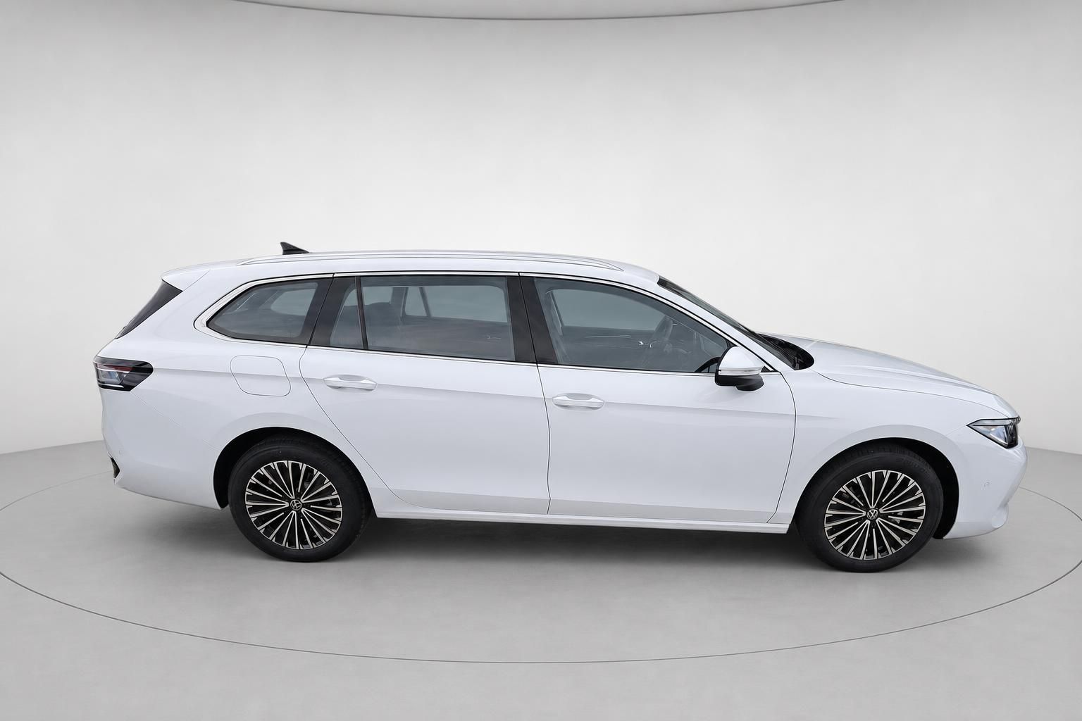 VW Passat Variant weiß, Seitenansicht im Profil