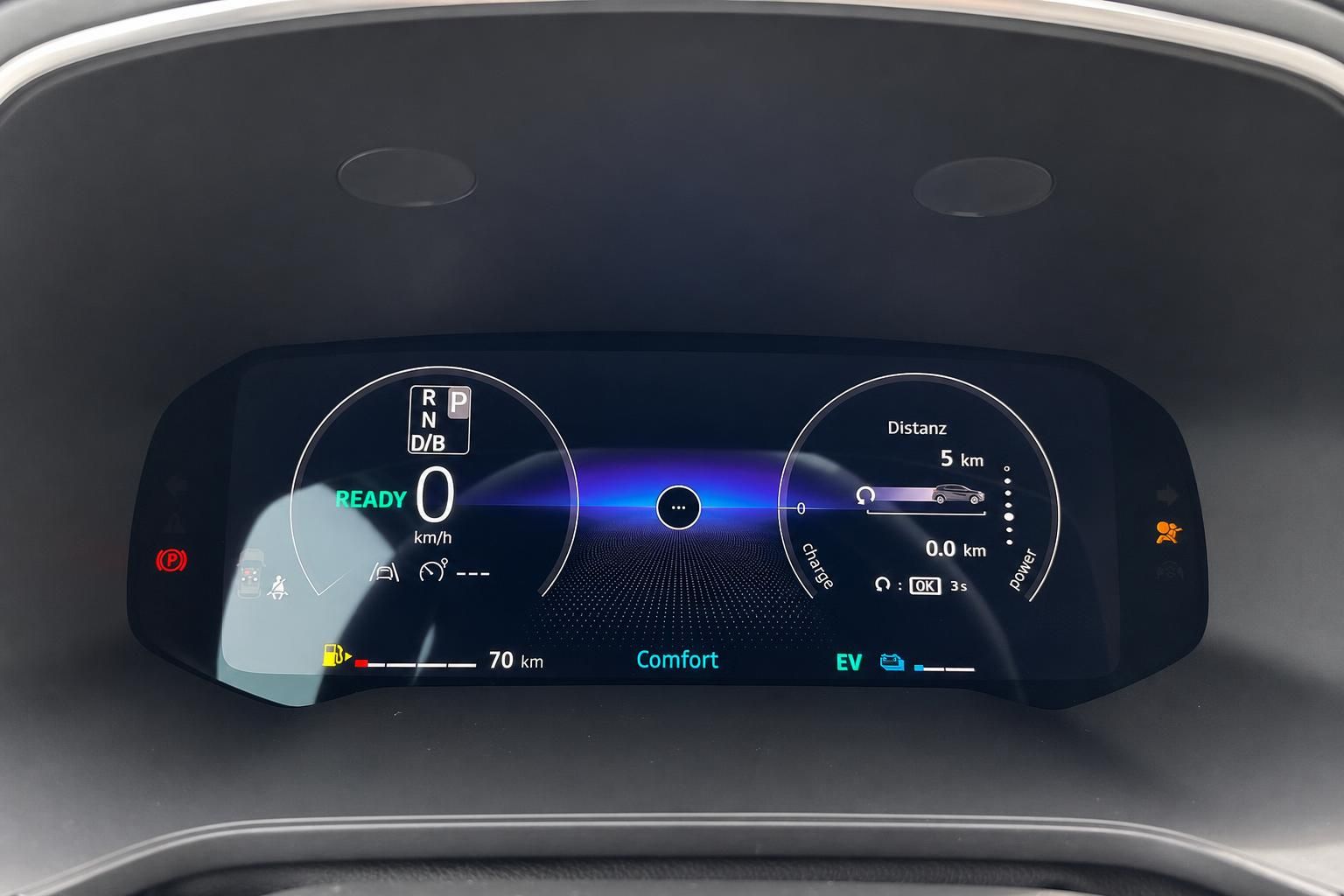 Digitales Kombiinstrument mit Fahrmodus Comfort und Reichweitenanzeige