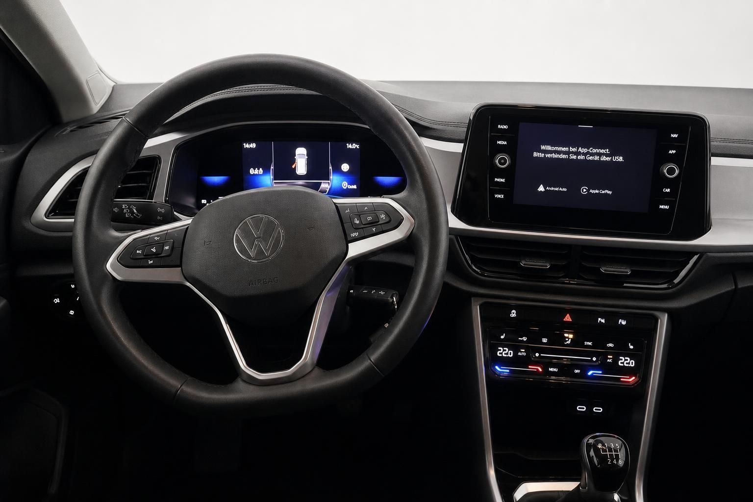 VW Cockpit mit Lenkrad, Digitaltacho und Infotainment-Display