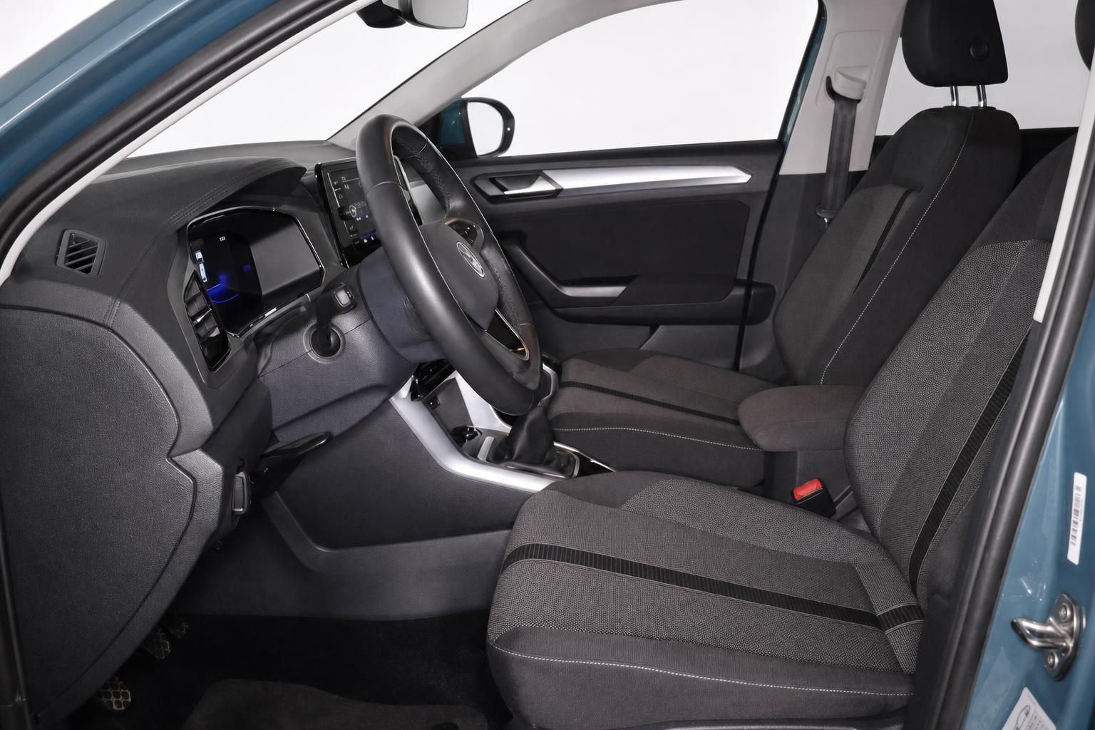 VW T-Roc Innenraum Vordersitze und Armaturenbrett