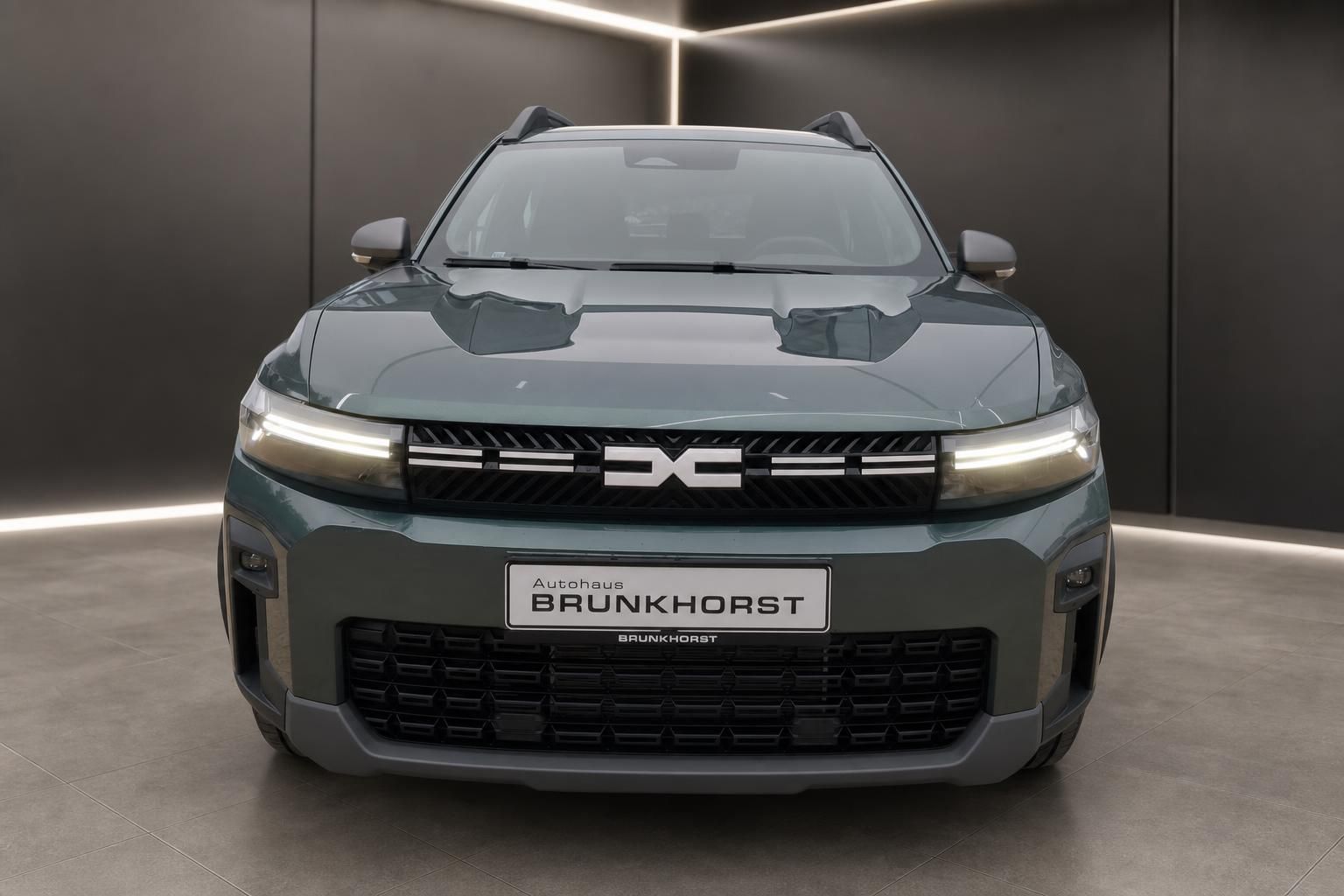Dacia Bigster grün Frontansicht gerade Kühlergrill LED-Scheinwerfer Autohaus Brunkhorst