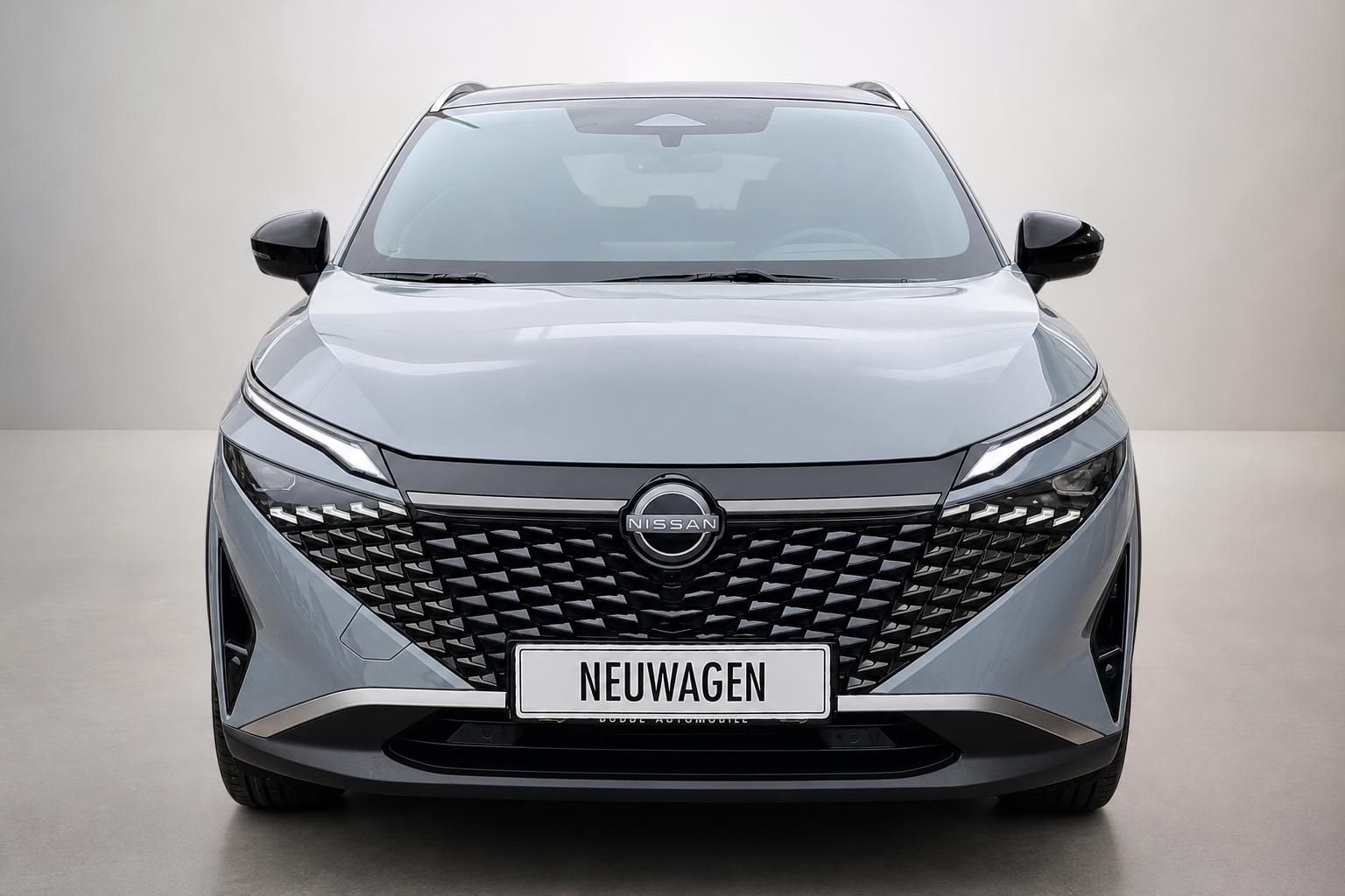 Nissan Qashqai grau Frontansicht mit Kuehlergrill Neuwagen