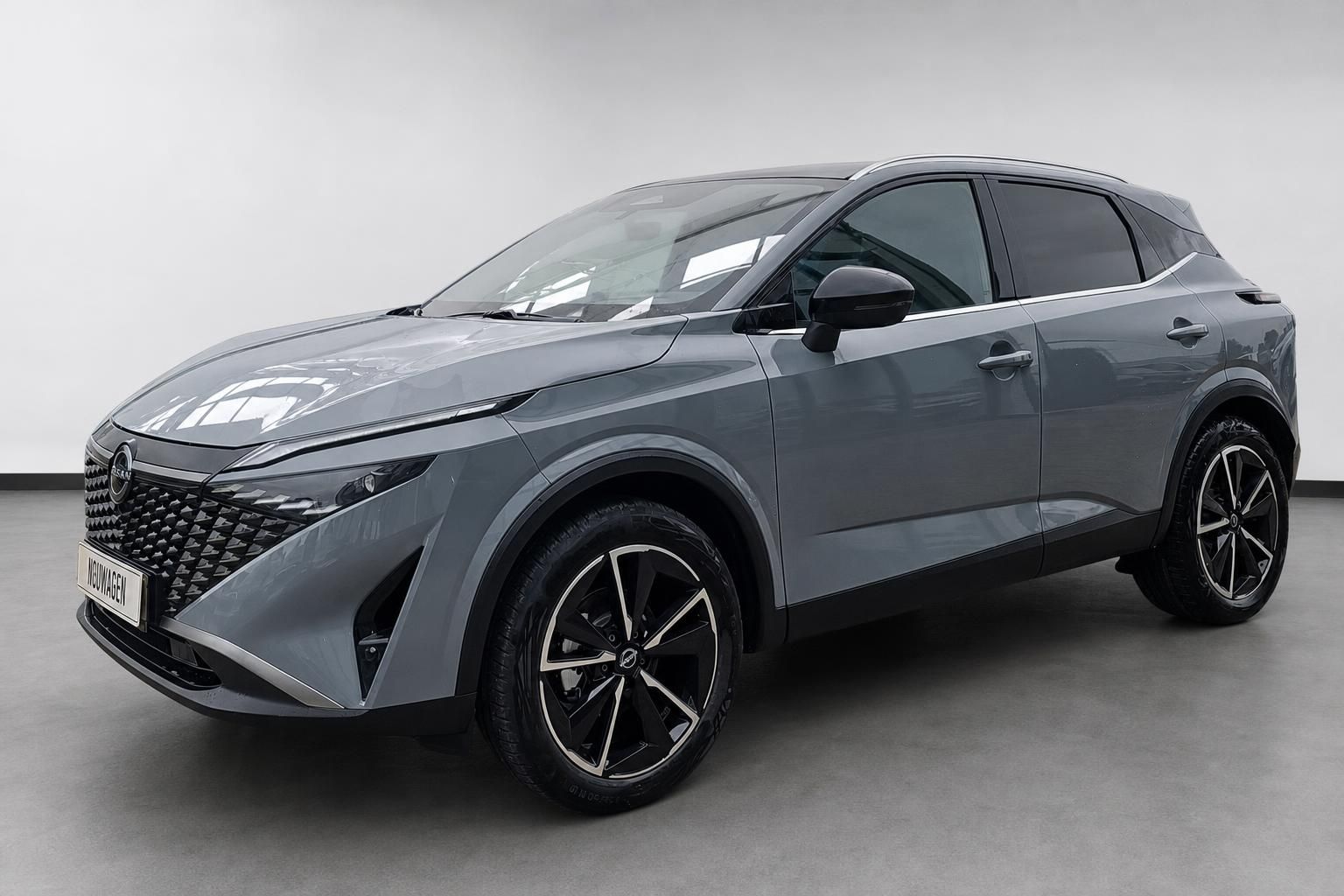 Nissan Qashqai grau Frontansicht schraeg Neuwagen