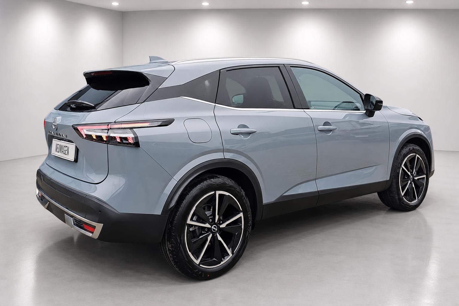 Nissan Qashqai grau Heckansicht Alufelgen