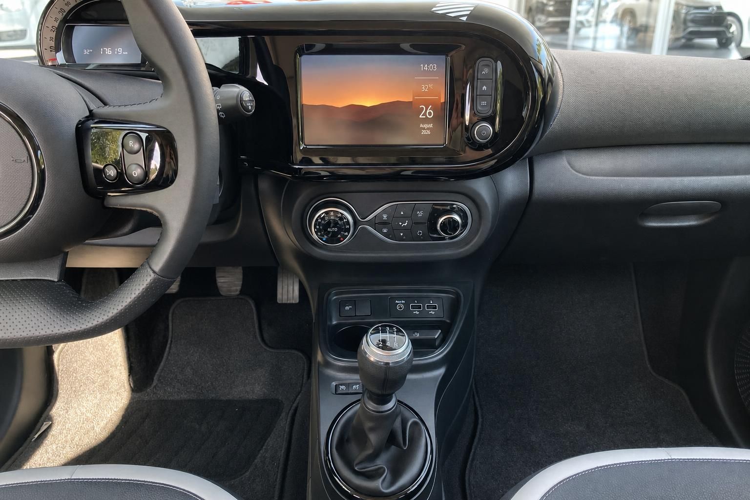Renault Mittelkonsole mit Schaltung, Klimabedienung und Display