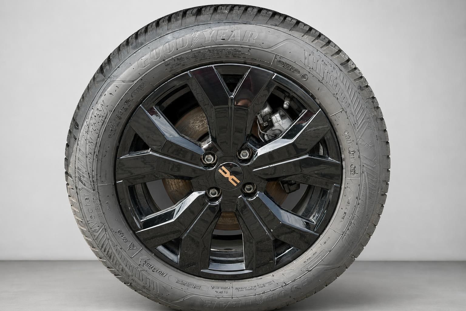 Dacia Felge mit Goodyear Reifen Nahaufnahme Detailansicht