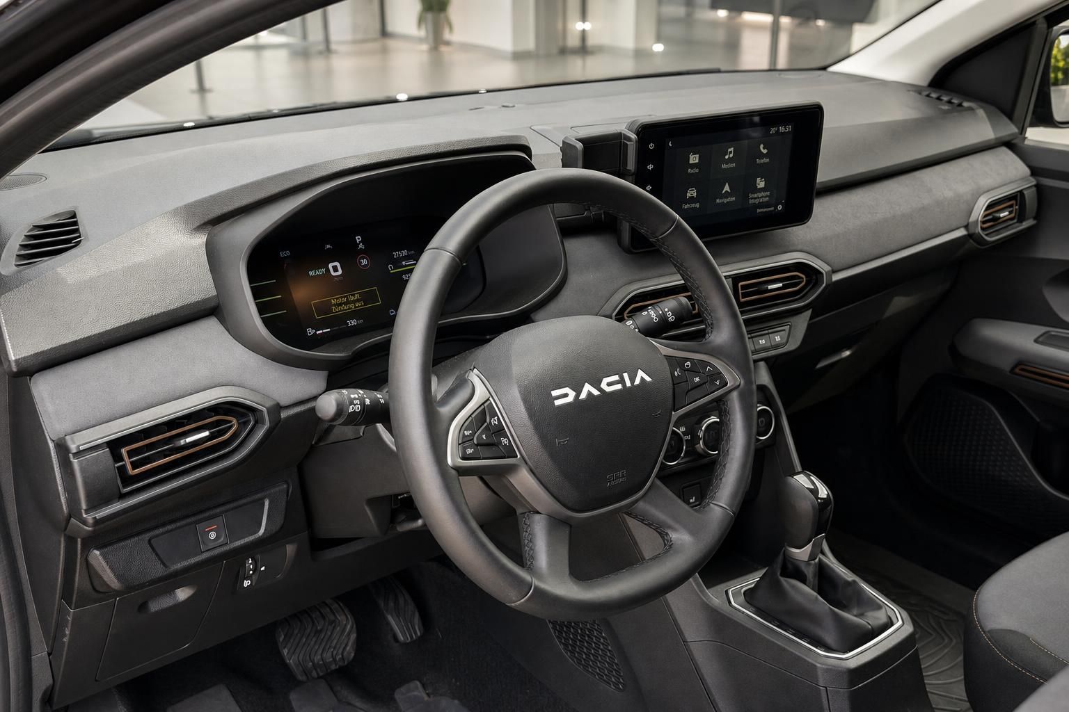 Dacia Armaturenbrett mit Lenkrad, Digitaltacho und Touchscreen-Display