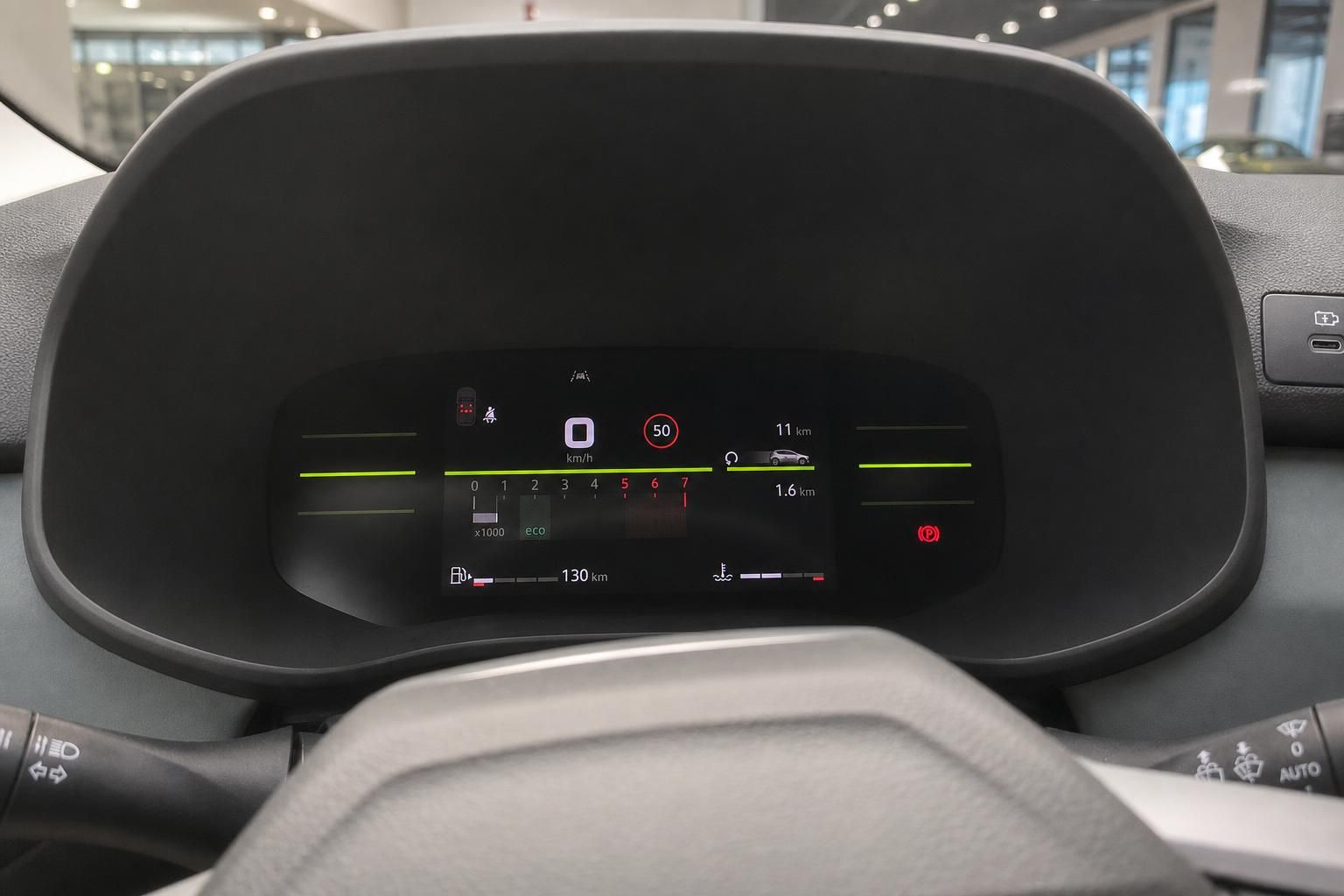 Digitales Kombiinstrument im Dacia mit Geschwindigkeitsanzeige