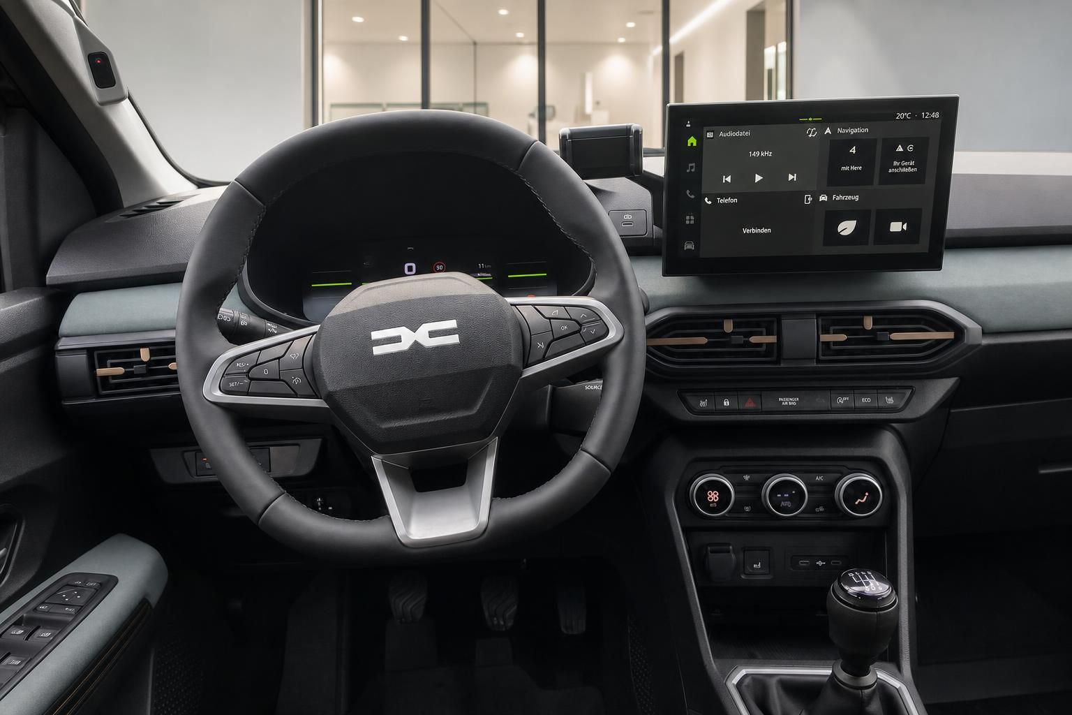 Dacia Sandero Cockpit mit Lenkrad und Infotainment-Display