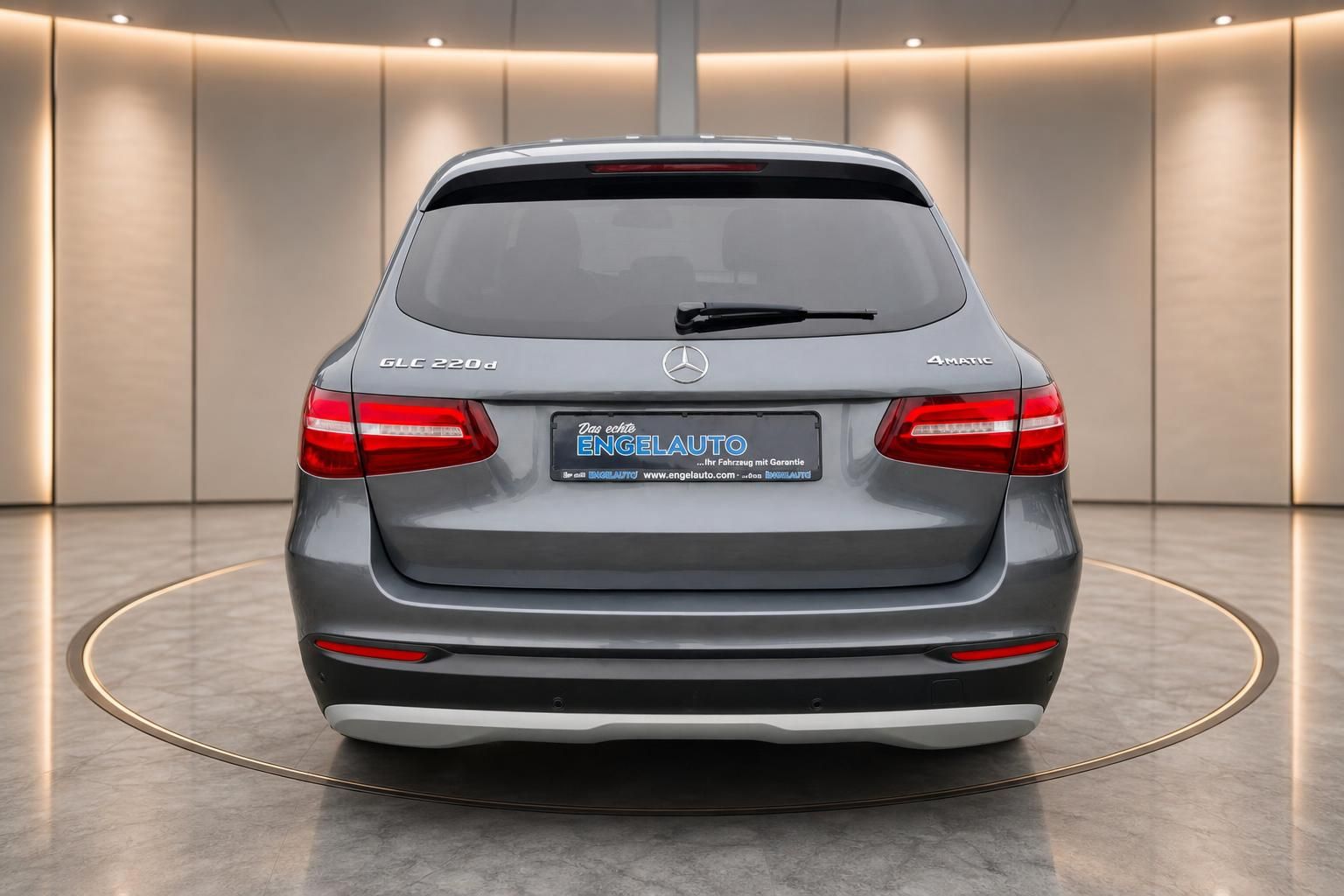 Mercedes-Benz GLC 220d Heckansicht in grau - 4MATIC SUV mit Allradantrieb
