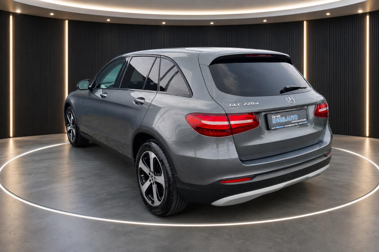 Mercedes-Benz GLC 220d Heck-Seitenansicht grau - SUV mit 4MATIC Allradantrieb