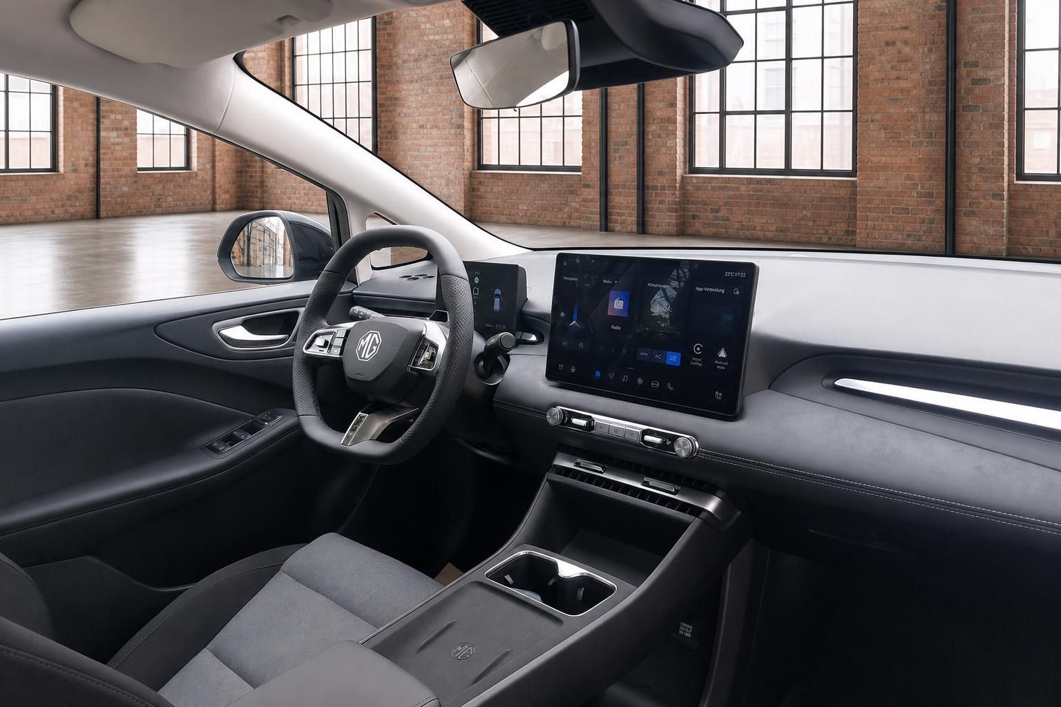 MG Cockpit mit Lenkrad und Touchscreen Infotainment System