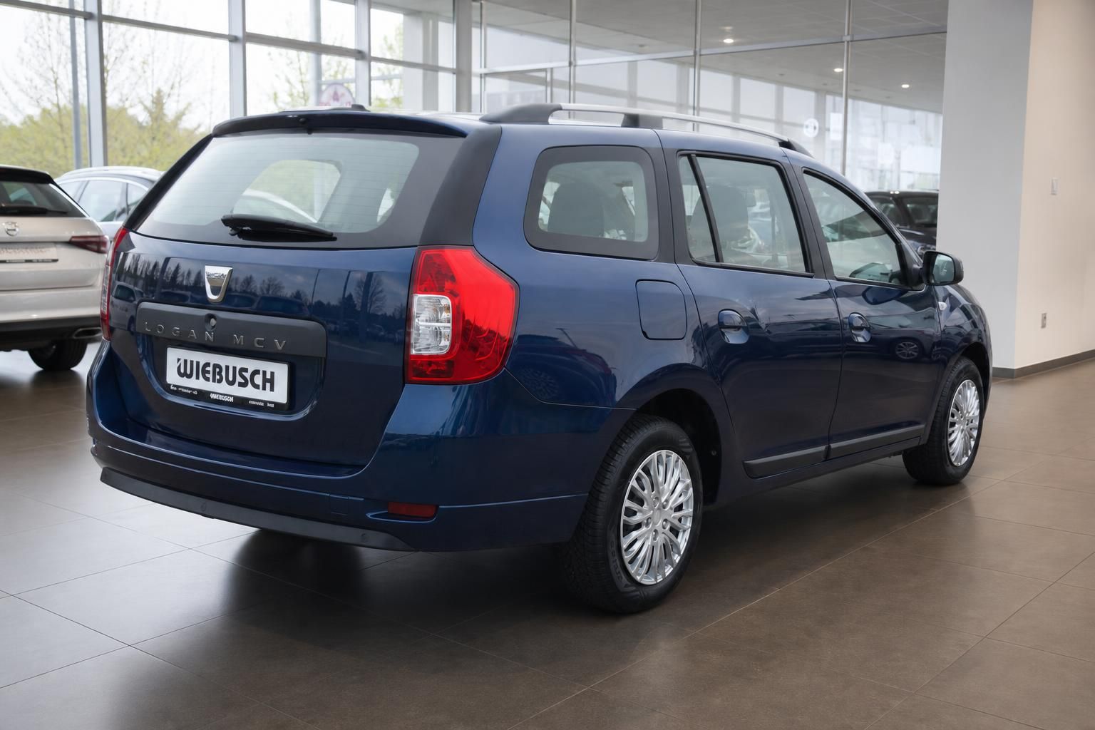 Dacia Logan MCV blau Seitenansicht hinten rechts - Gebrauchtwagen im Autohaus