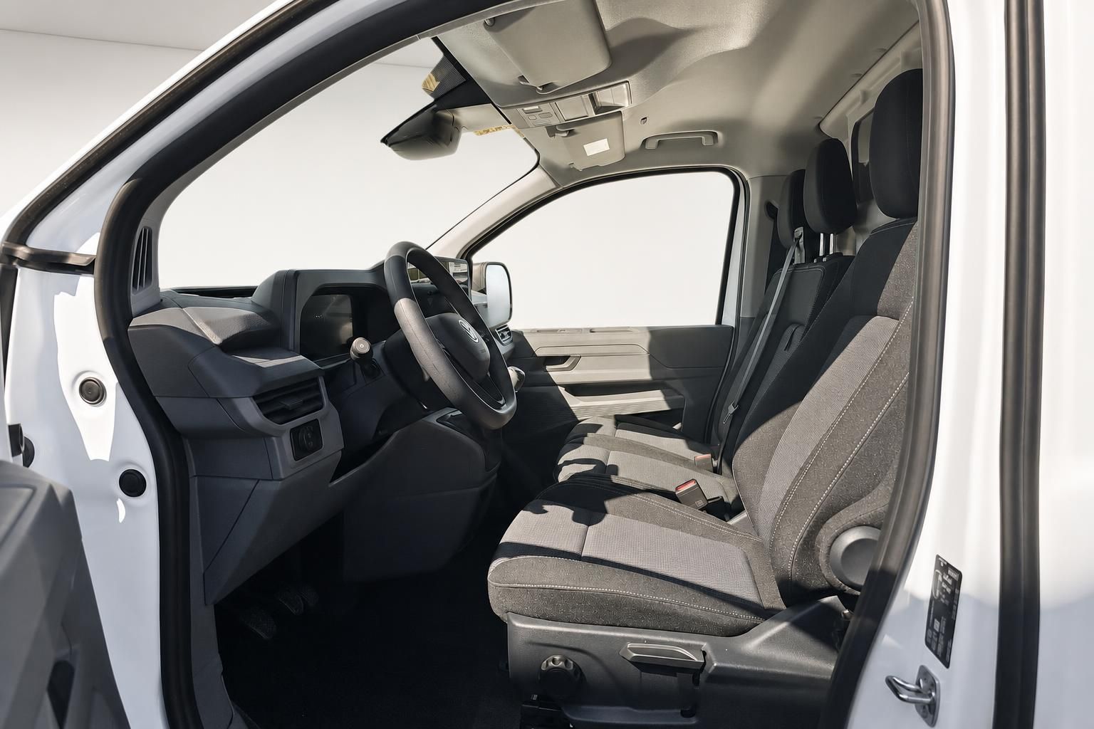 VW Transporter Innenraum mit Fahrersitz und Cockpit