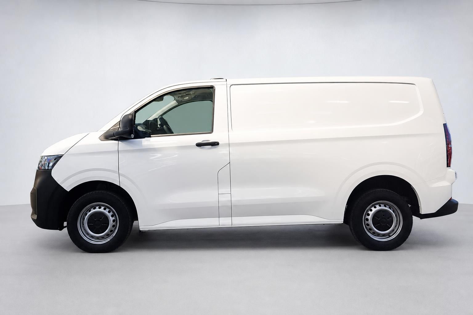VW Transporter weiß Kastenwagen Seitenansicht Studio