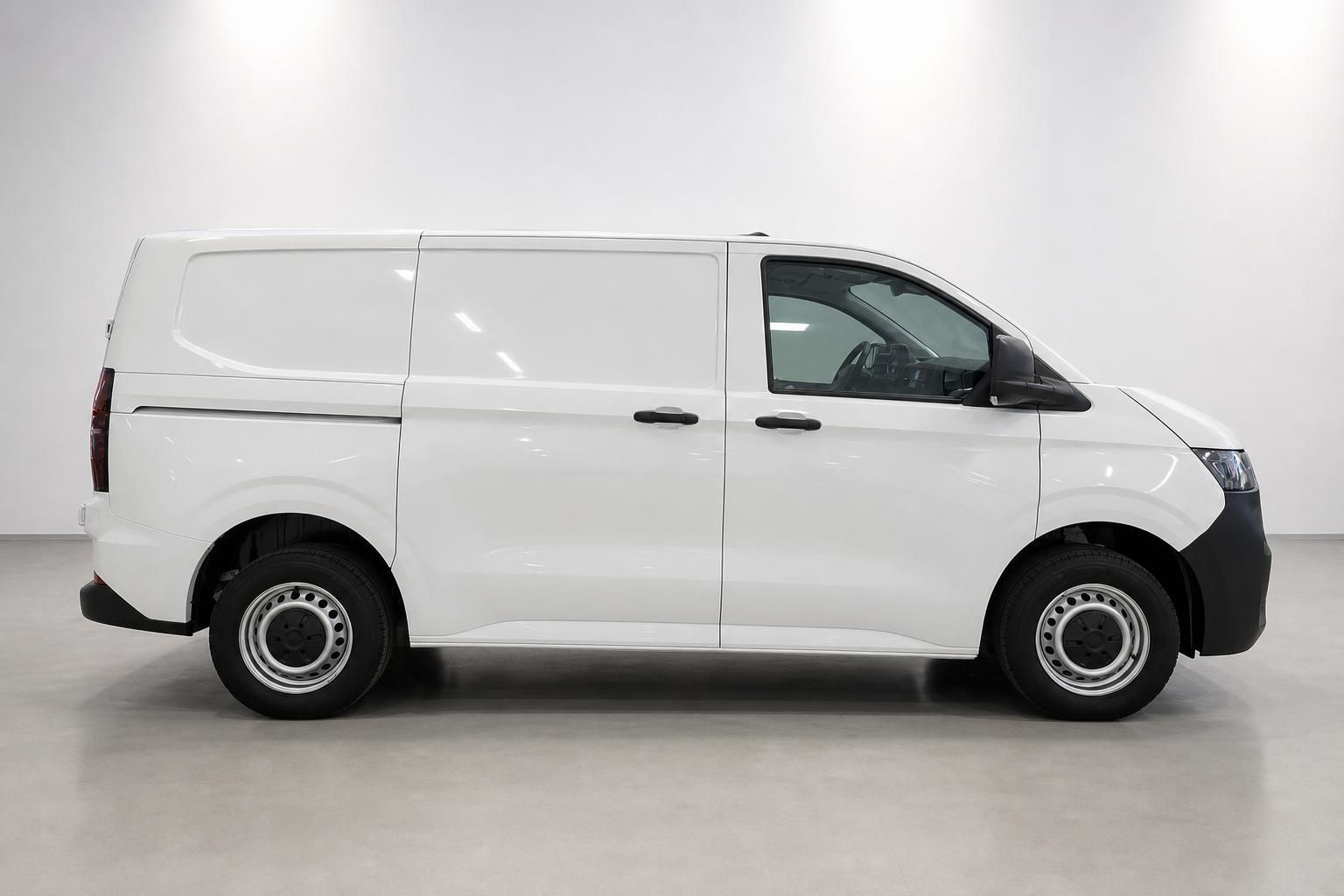 VW Transporter weiß Kastenwagen Seitenansicht Fahrerseite Studio