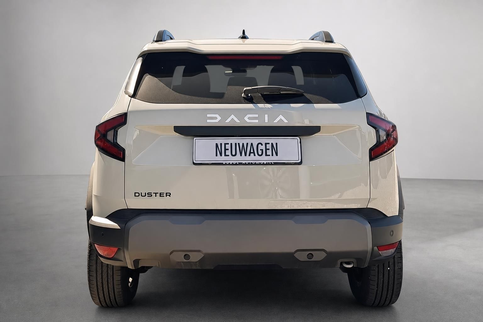 Dacia Duster beige Heckansicht mit Kennzeichen Neuwagen