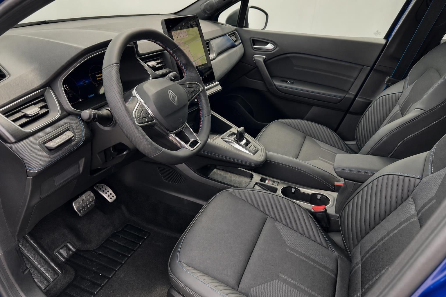 Renault Captur Innenraum - Cockpit mit Touchscreen, Ledersitzen und modernem Design