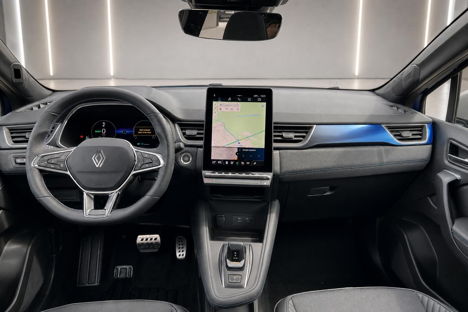 Renault Innenraum mit digitalem Cockpit, Touchscreen-Display und modernem Dashboard in grau