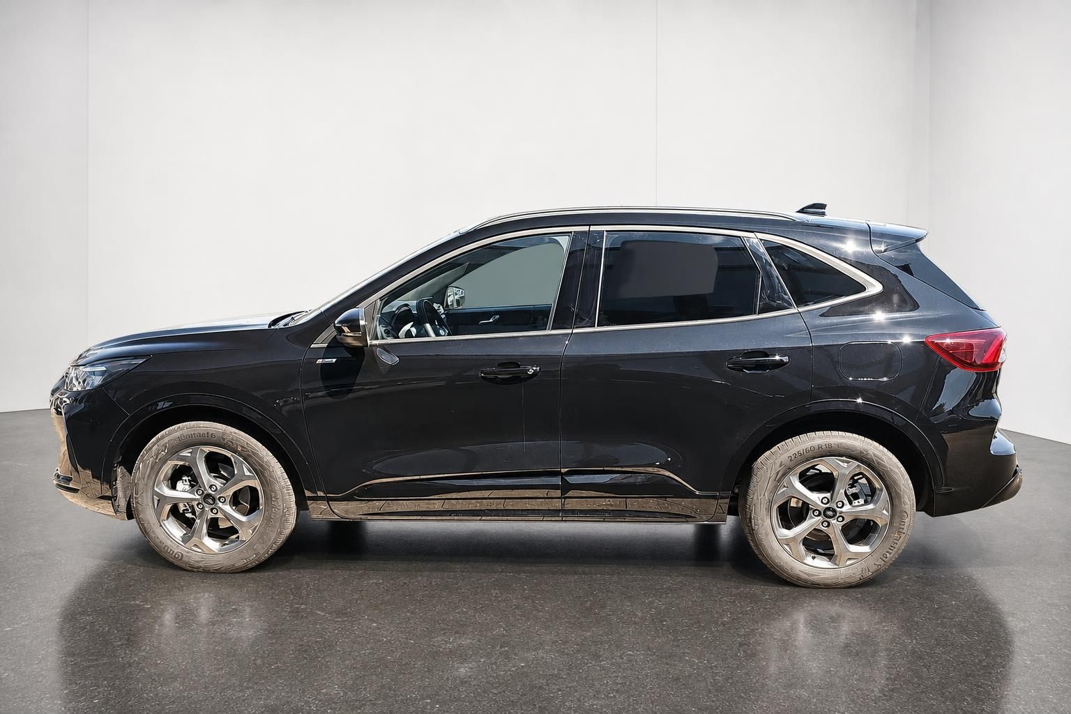 Ford SUV schwarz Seitenansicht Profil Studioaufnahme