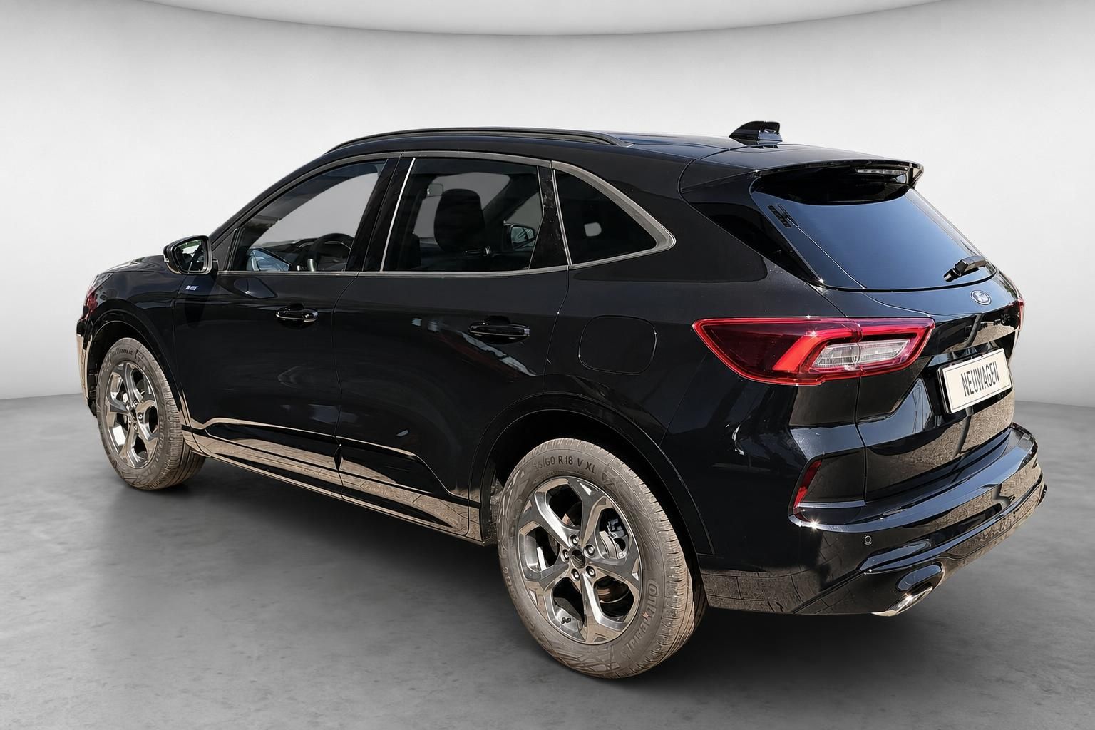 Ford SUV schwarz Heckansicht seitlich Neuwagen Studio