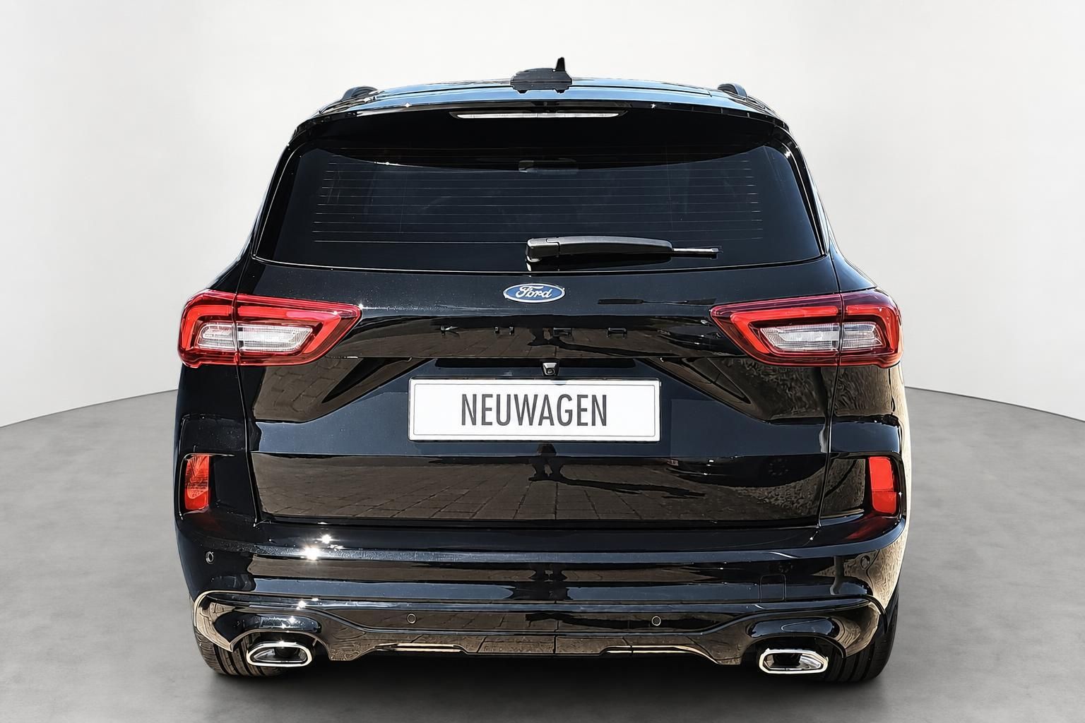 Ford Kuga schwarz Heckansicht mit Kennzeichen Neuwagen und LED-Ruecklichtern