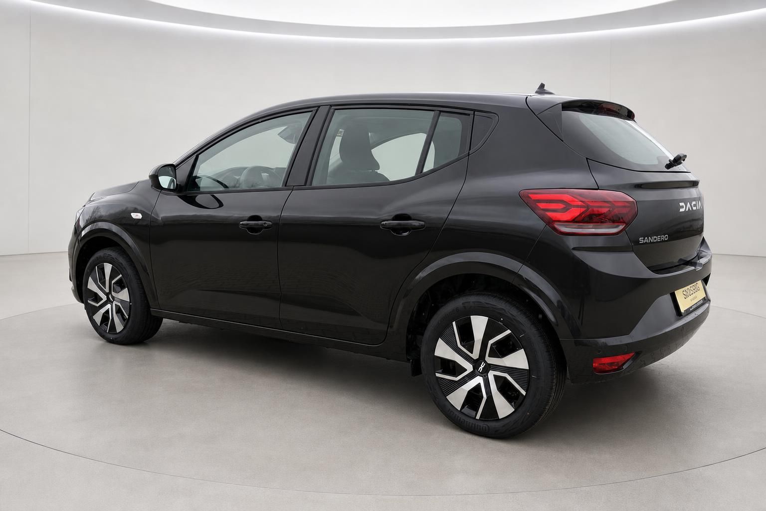 Dacia Sandero schwarz Heckansicht Seitenprofil Studio