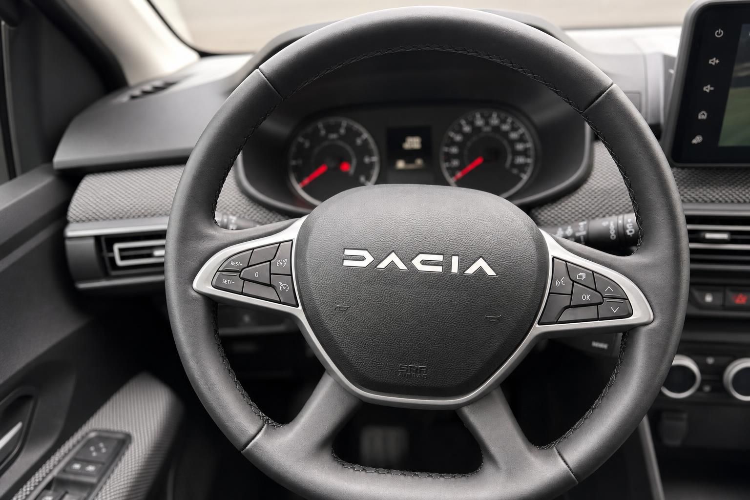 Dacia Sandero Lenkrad Nahaufnahme mit Bedienelementen