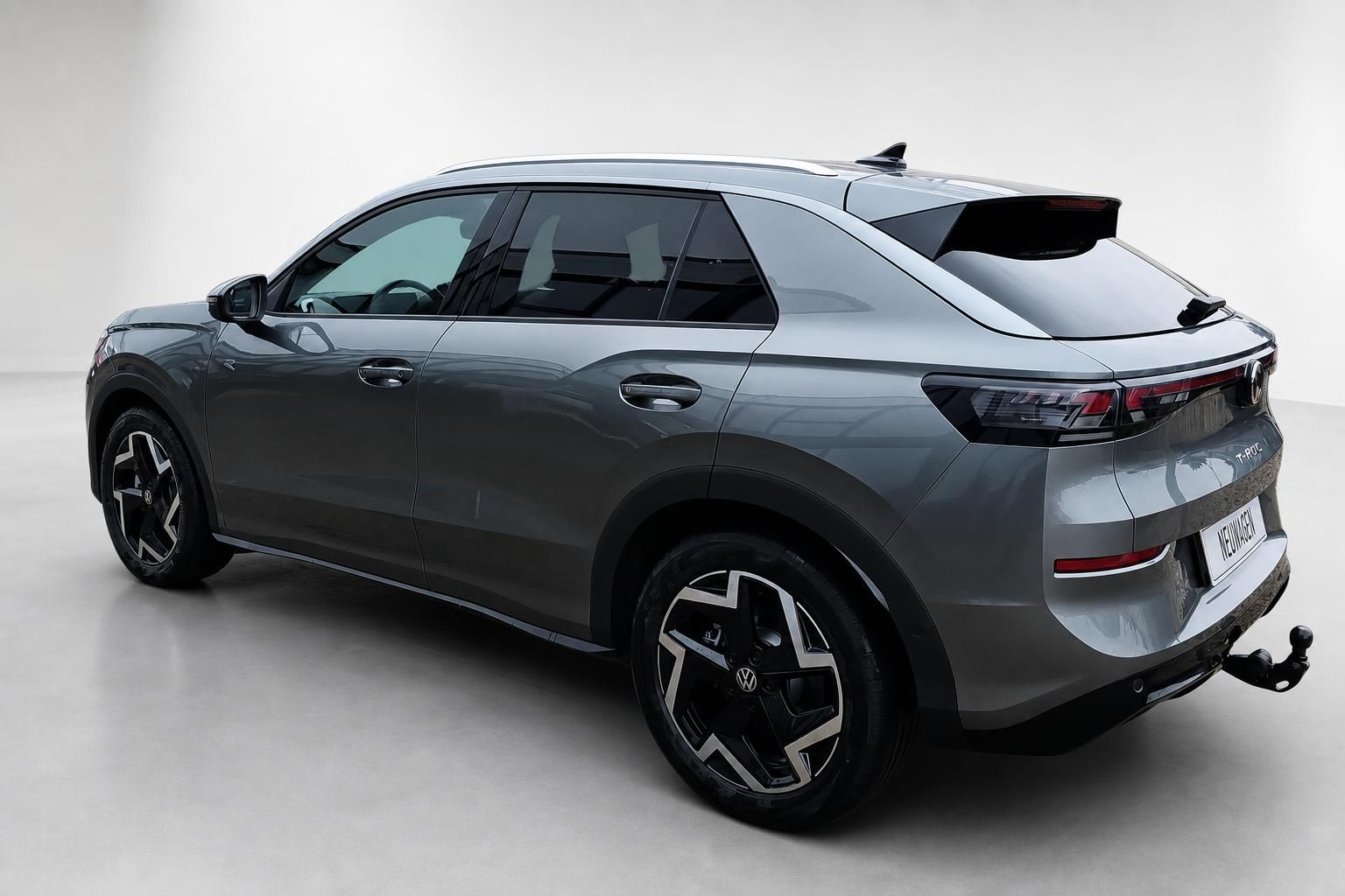 VW T-Roc R grau, Heckansicht mit Anhängerkupplung