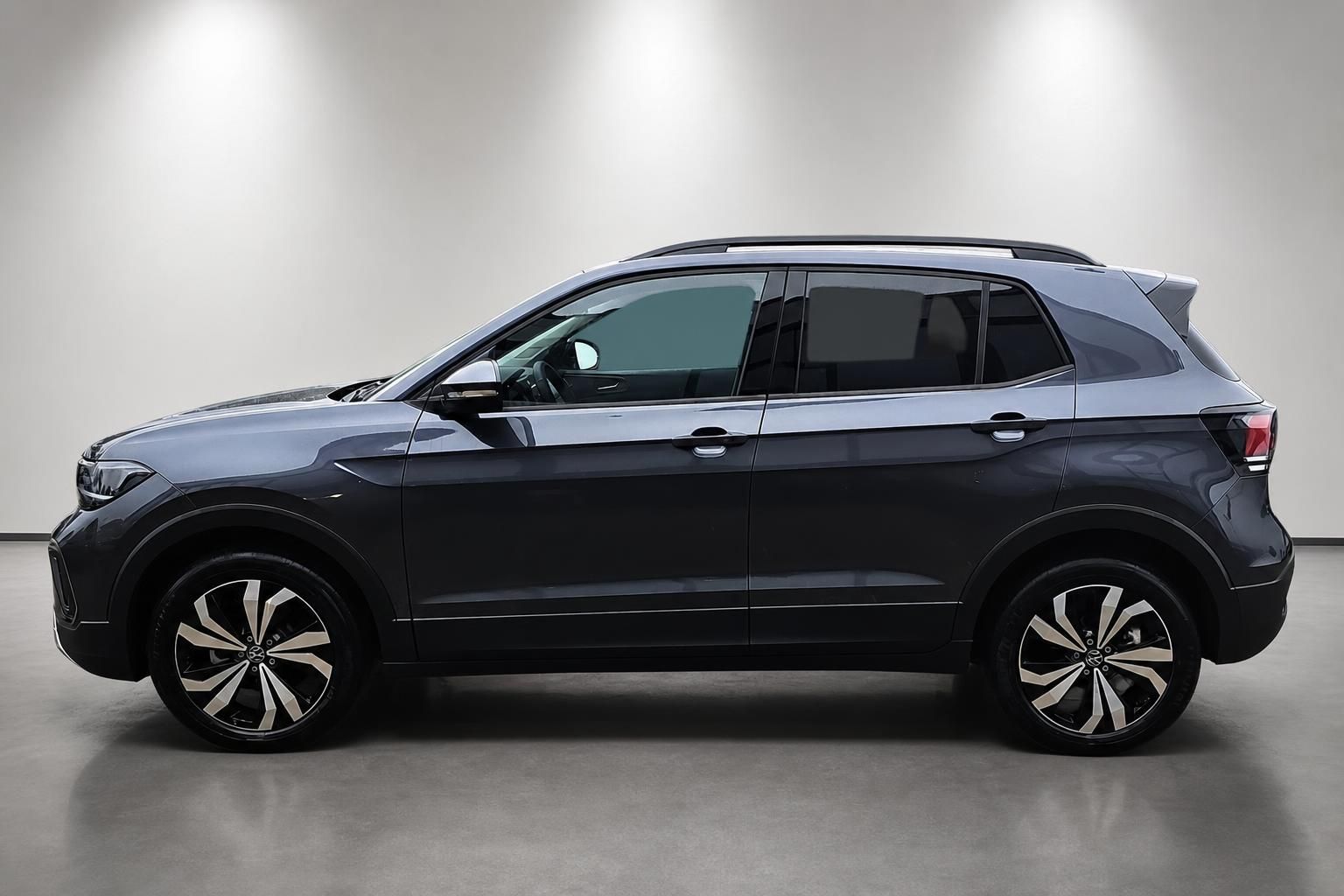 VW T-Cross Neuwagen, Seitenansicht in Grau mit Alufelgen