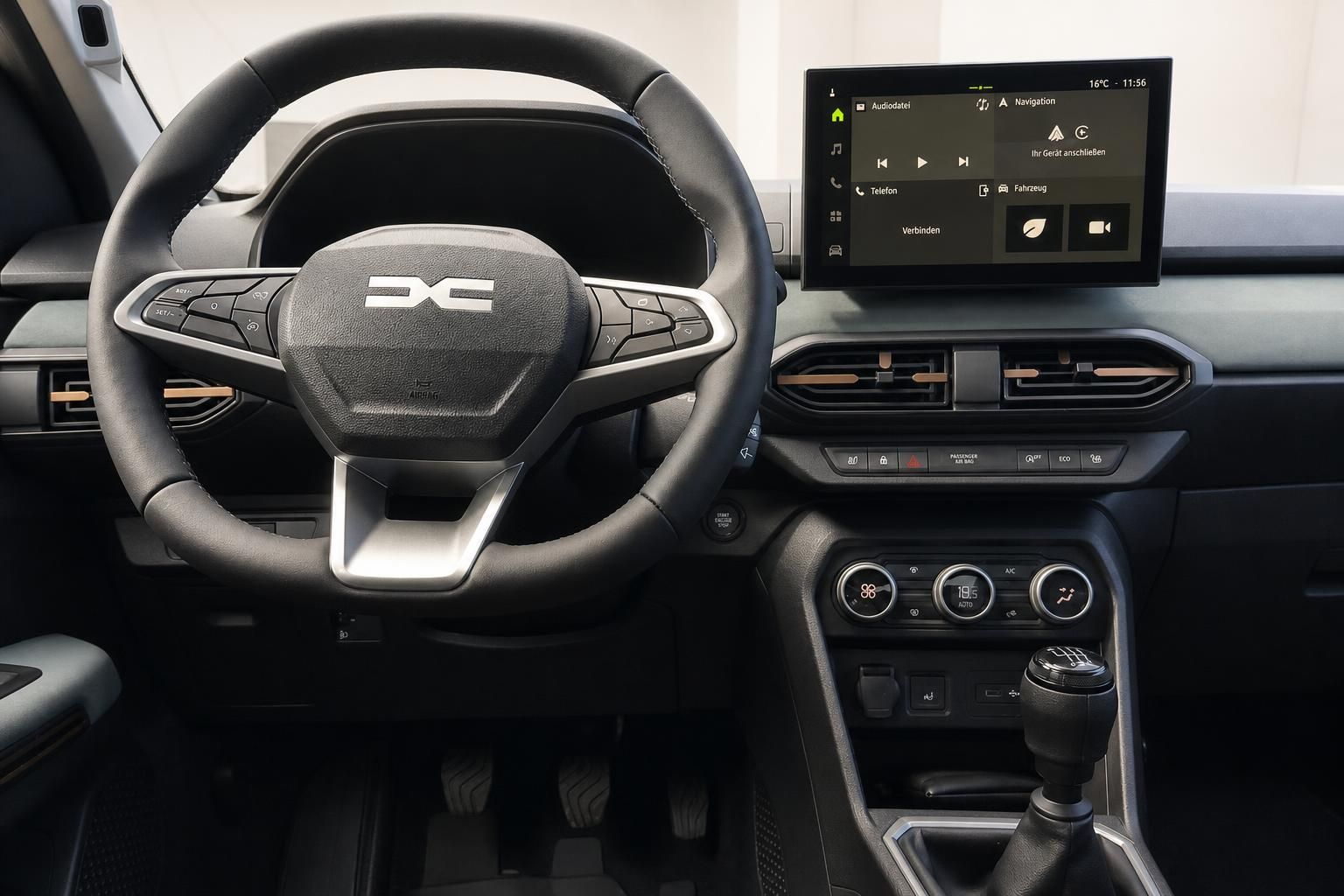 Dacia Sandero Cockpit mit Lenkrad und Multimedia-Display