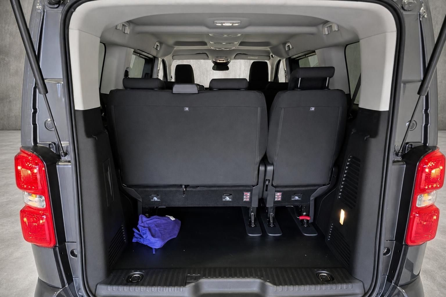 Citroën Kofferraum mit umgeklappten Sitzen und viel Ladevolumen
