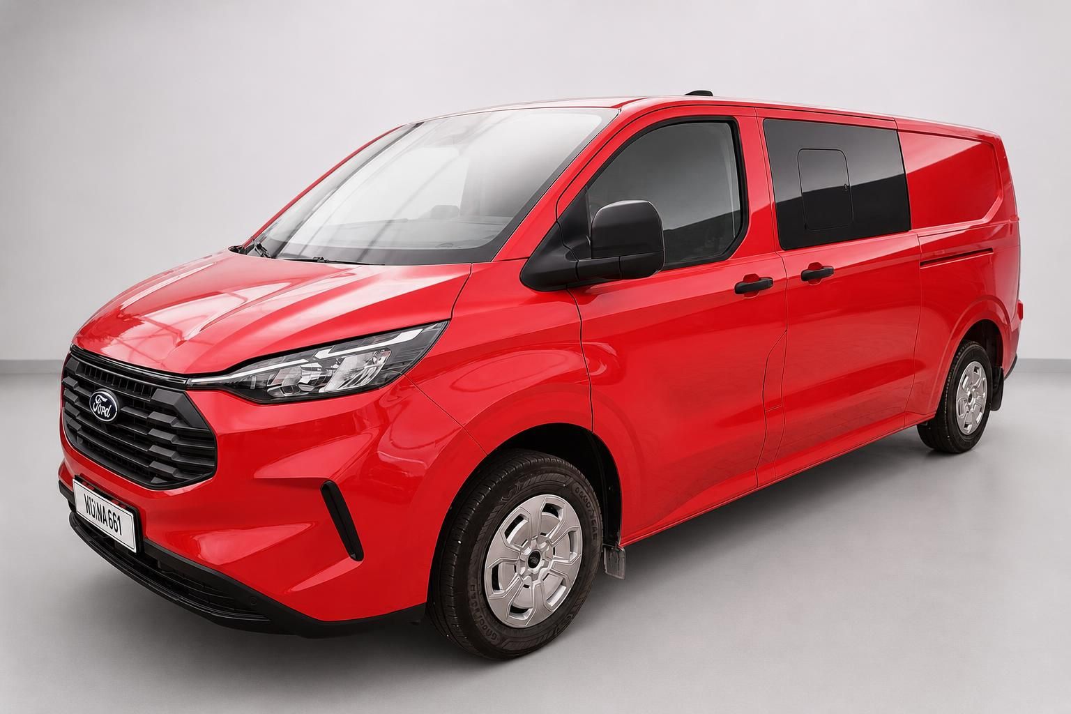 Ford Transit Custom in Rot als Kastenwagen, Seitenansicht schraeg vorne