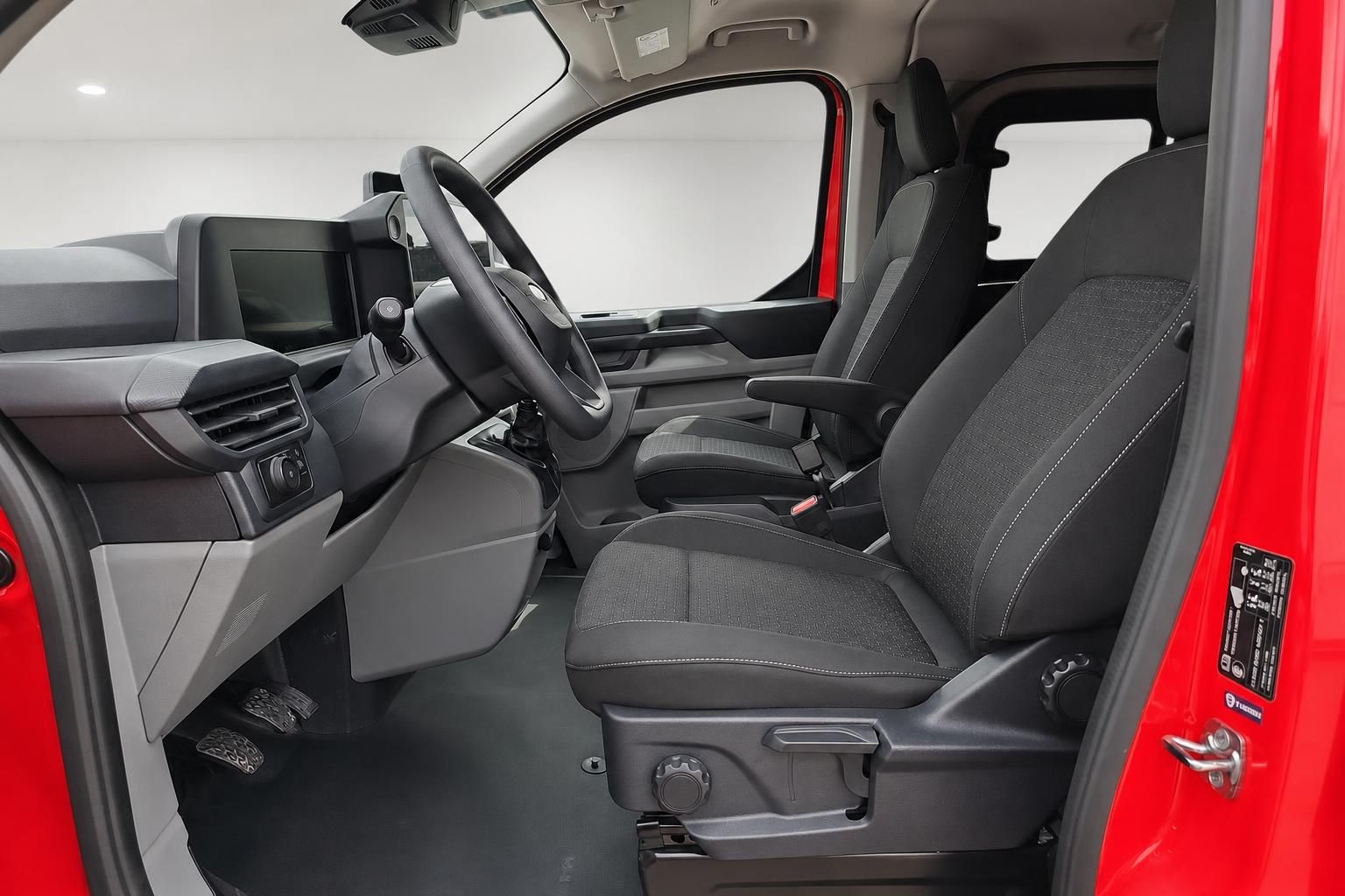 Fahrerraum Ford Transit Custom mit Sitzen und Armaturenbrett