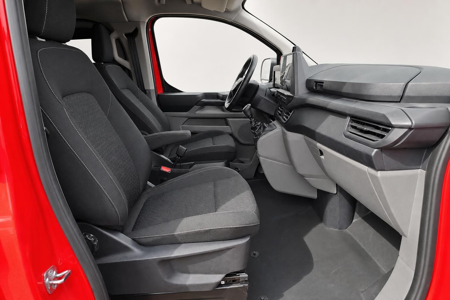 Innenraum Ford Transit Custom mit Vordersitzen und Cockpit