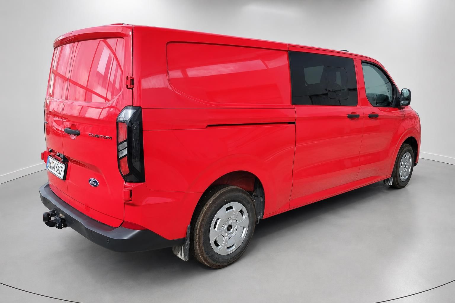 Ford Transit Custom rot Heckansicht mit Anhaengerkupplung