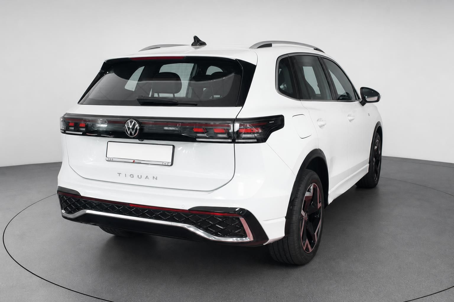 VW Tiguan weiß Heckansicht mit Felgen