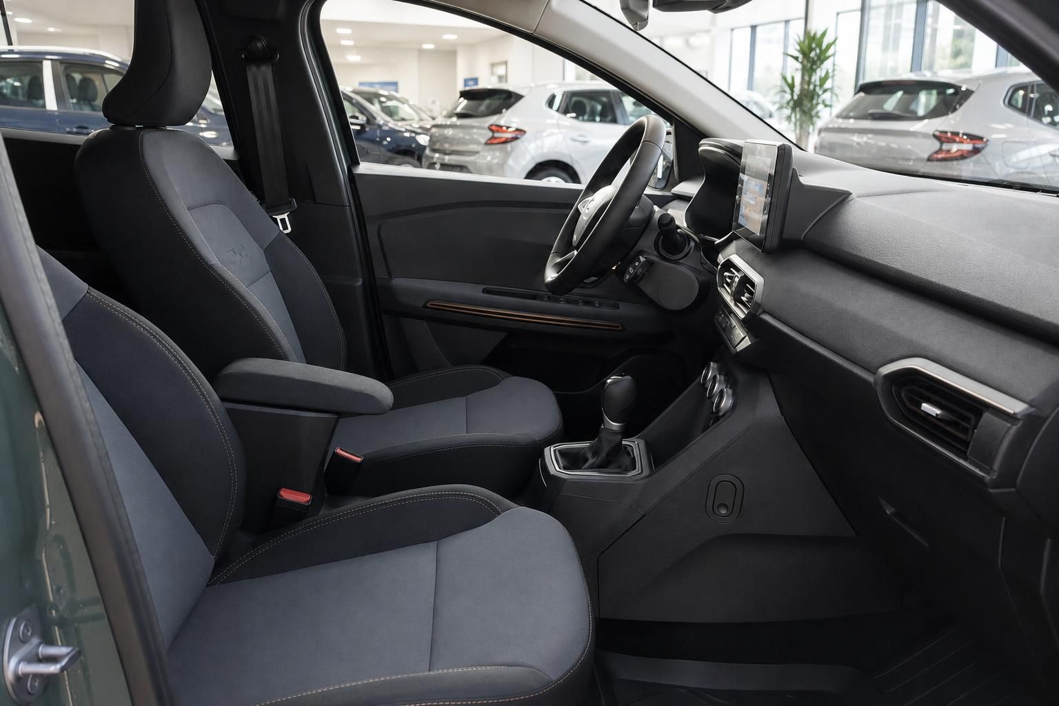 Fahrzeug Cockpit mit Fahrer- und Beifahrersitz, Armaturenbrett und Mittelkonsole
