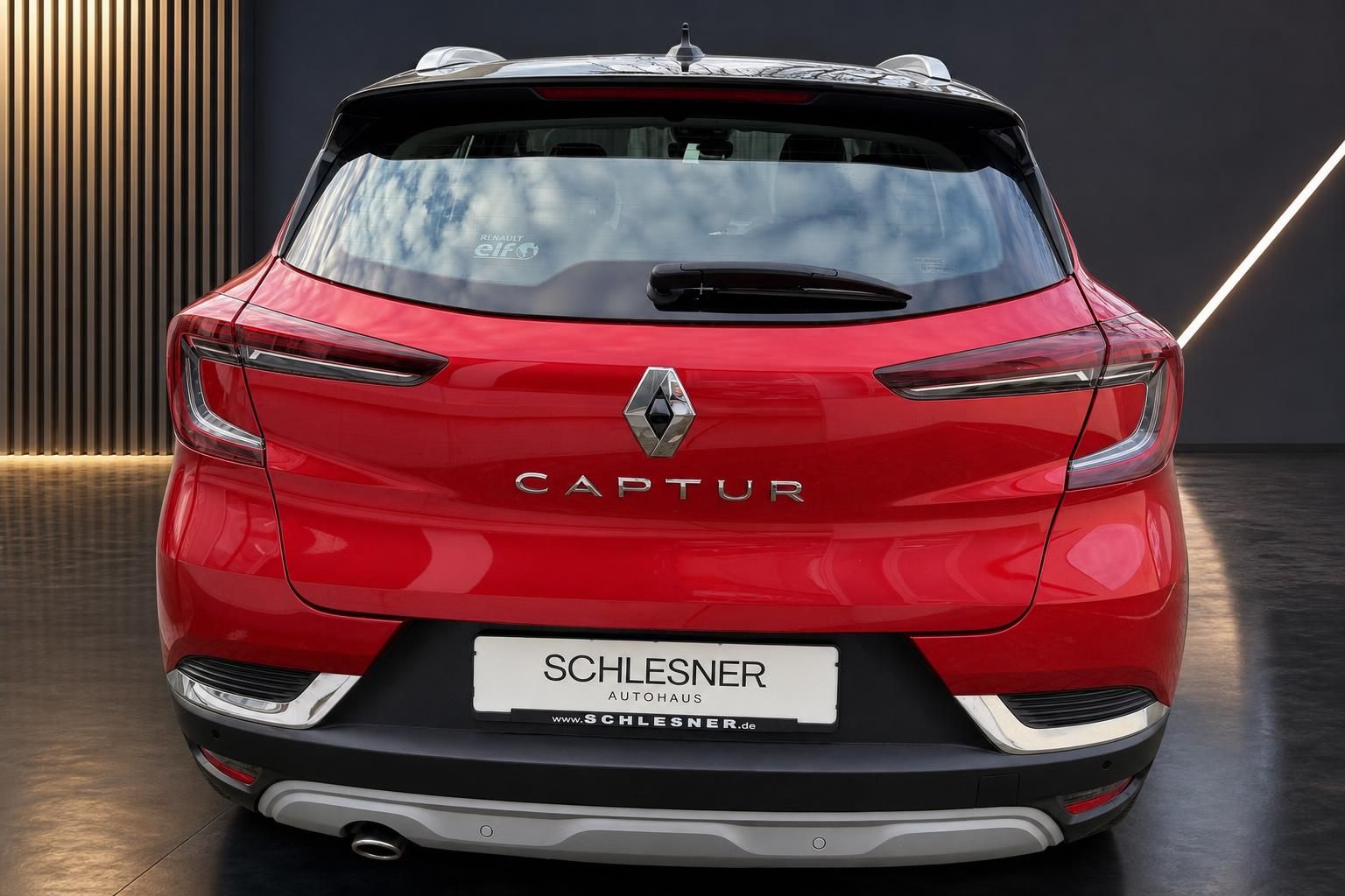 Renault Captur rot Heckansicht mit Kennzeichenhalter Schlesner