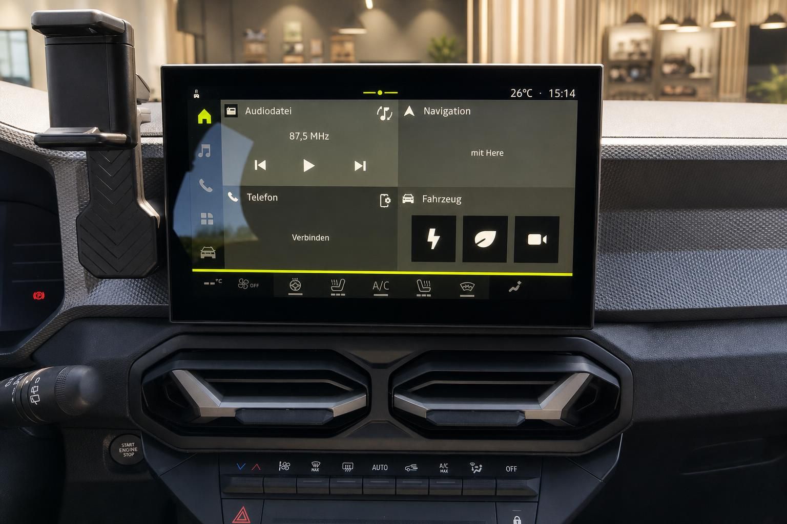 Dacia Infotainment Touchscreen mit Navigation und Klimabedienung